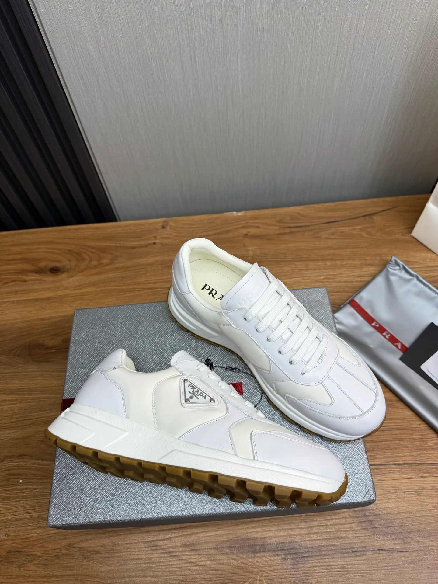 Factory price 580💰 [PRADA] Hot-selling men's shoes shipped 👏Official website synchronized ⬆️ Original cowhide fabric + cowhide lining, cowhide feet 🐮 1:1 shipment ✔️Original original bottom, 38-45 (45. Customized, non-refundable)